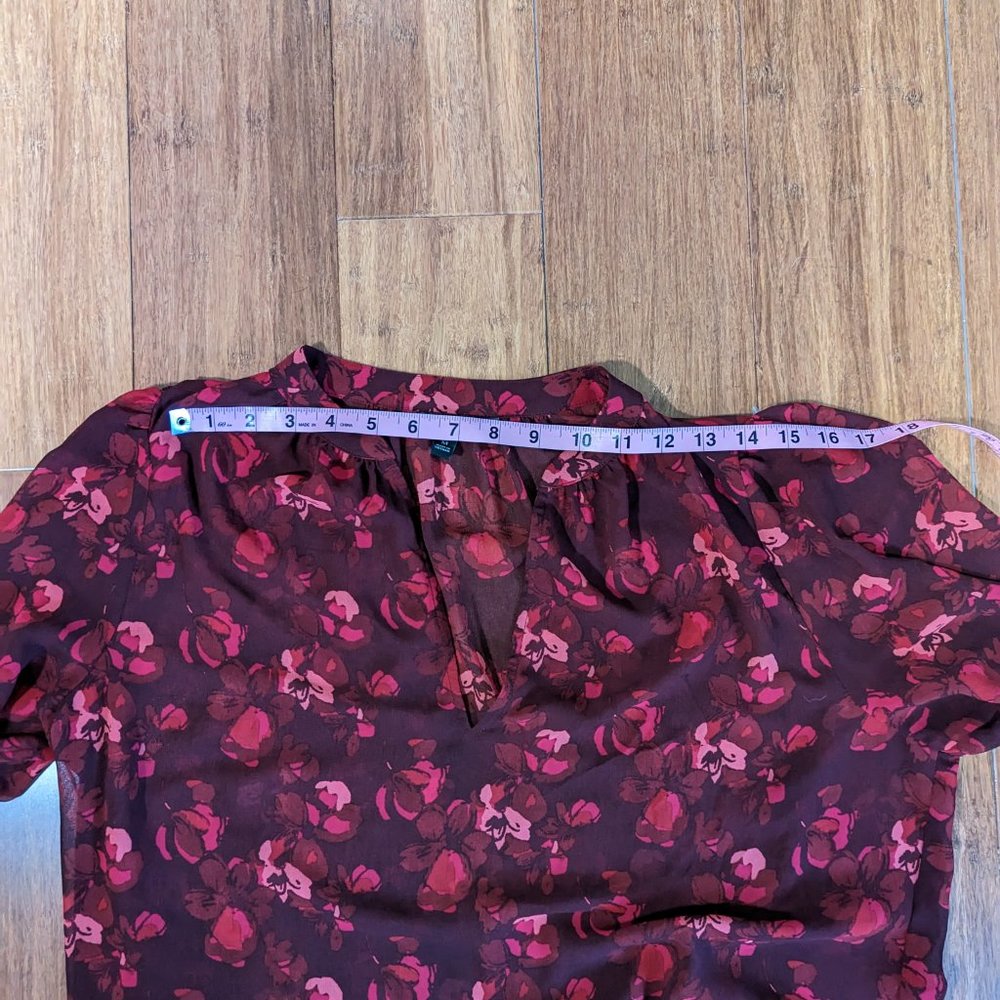 Banana Republic Factory Sheer Red Floral Blouse Size Medium - Picture 7 of 10